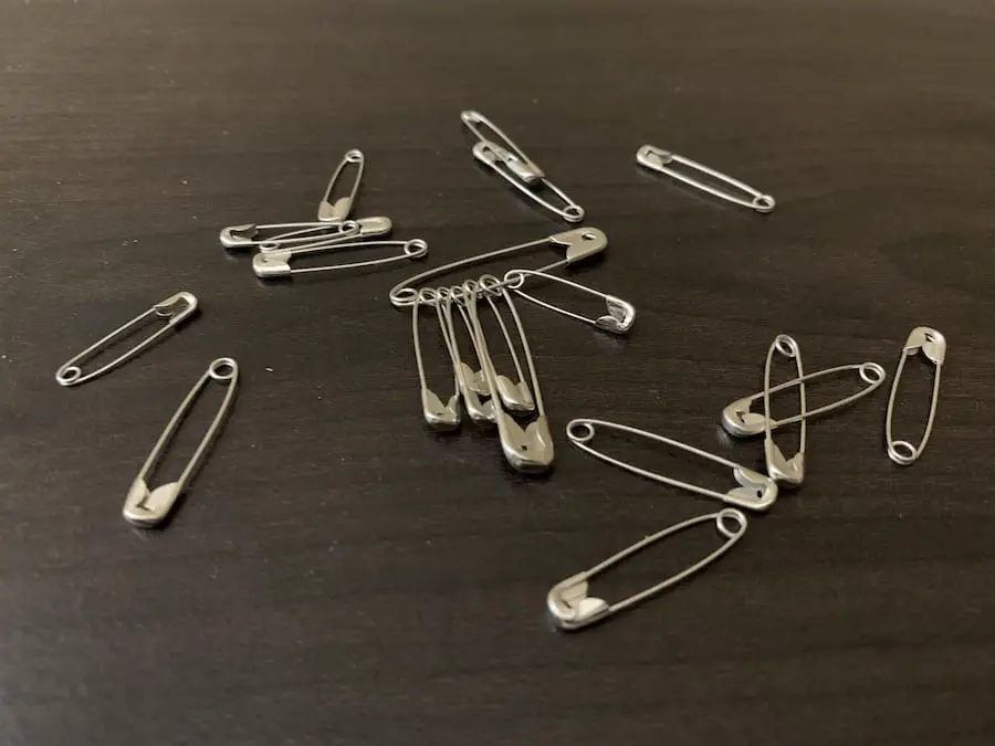 31 Survival Uses for Safety Pins